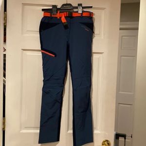 Women’s Hiking Stretch Pants.